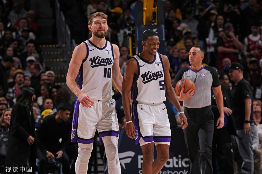 场球员以其 场球员以其