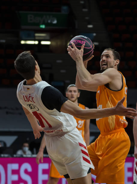 逼平对手 逼平对手